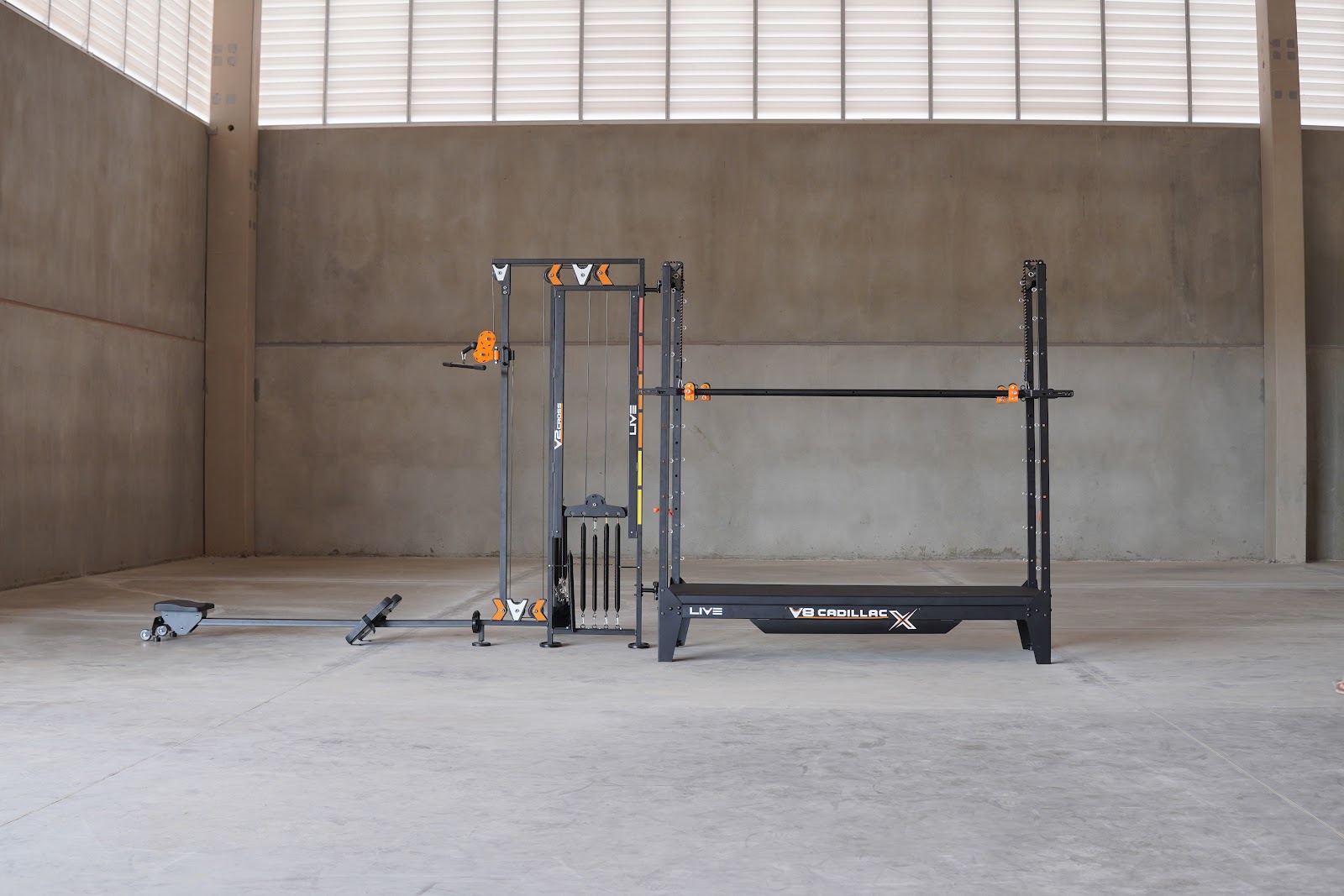 Live V2 Cross functional station with elastic resistance