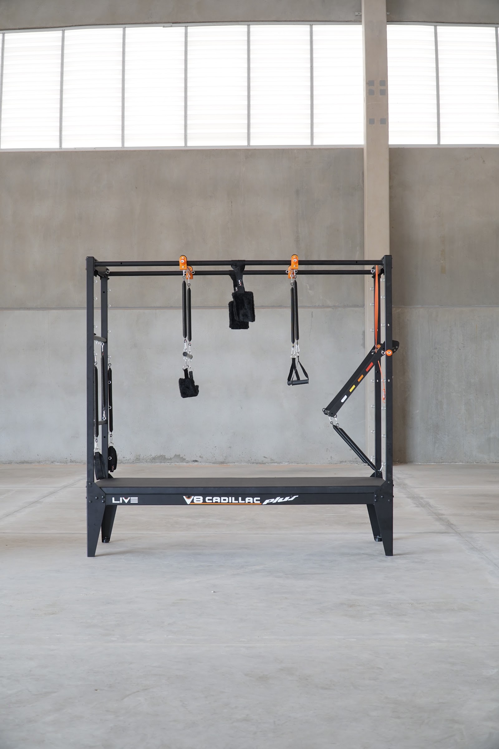 Live V8 Cadillac, professional Pilates cadillac trapeze table